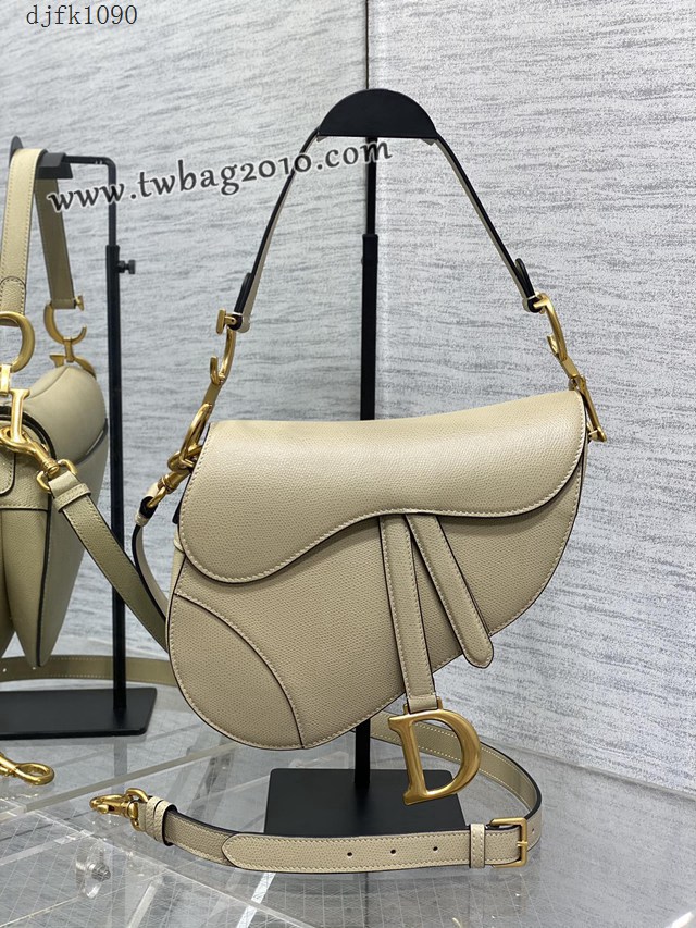 Dior专柜新款迪奥顶级原单原厂皮杏色大号经典马鞍包 djfk1090