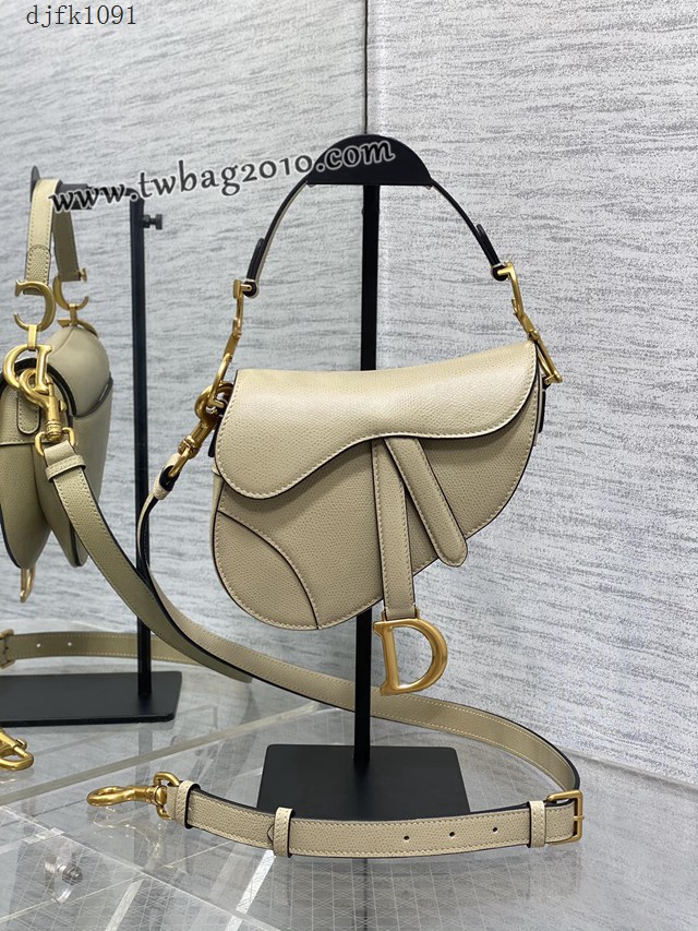 Dior专柜新款迪奥顶级原单原厂皮杏色小号经典马鞍包 djfk1091