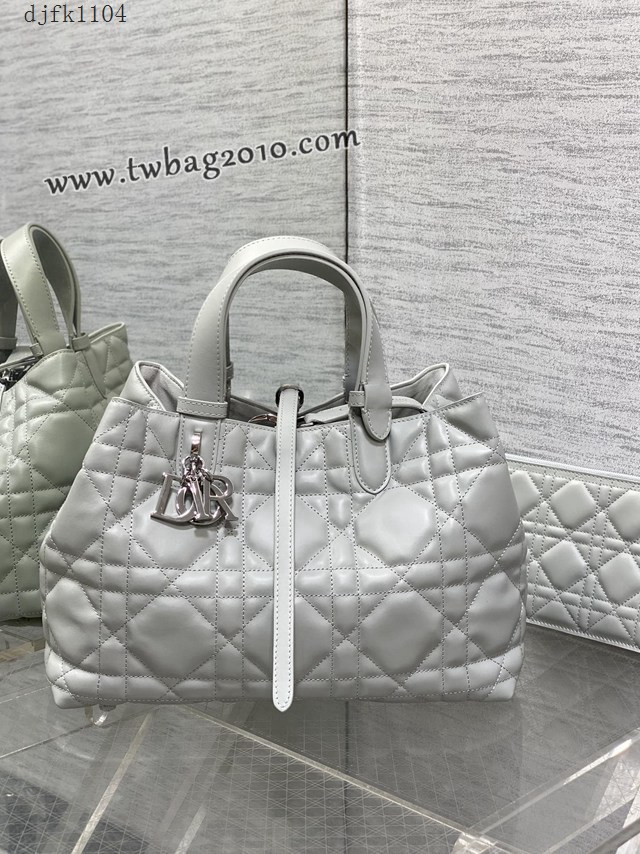 Dior专柜新款迪奥顶级原单中号Toujours系列云雾灰小牛皮手提包 djfk1104