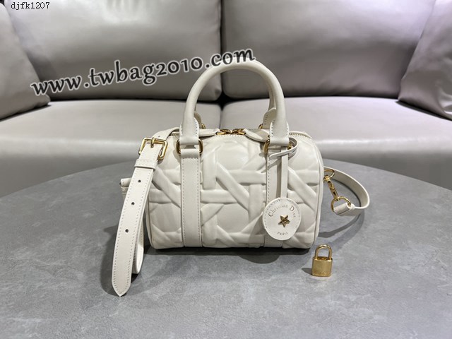 Dior专柜新款迪奥顶级原单杏色压花菱格Groove20小号手袋 djfk1207