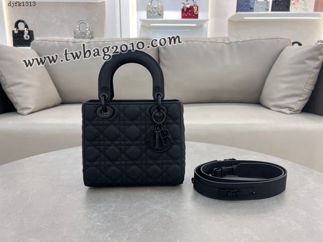 Dior专柜新款迪奥高仿原单Lady21cm四格磨砂徽章手提包 djfk1313