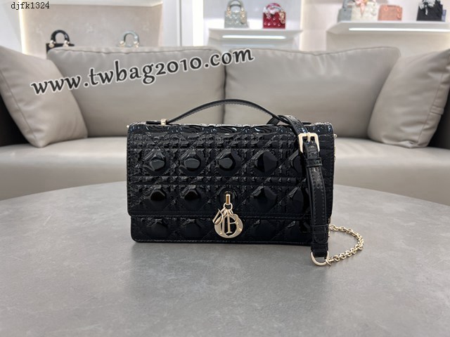 Dior专柜2024新款迪奥高仿原单黑色漆皮革藤格纹Miss肩背斜挎手提包 djfk1324