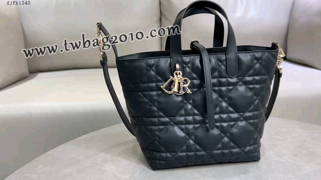 Dior专柜新款迪奥高仿原单Toujours竖版系列中号菜篮子超大菱格小牛皮手提女包 djfk1340