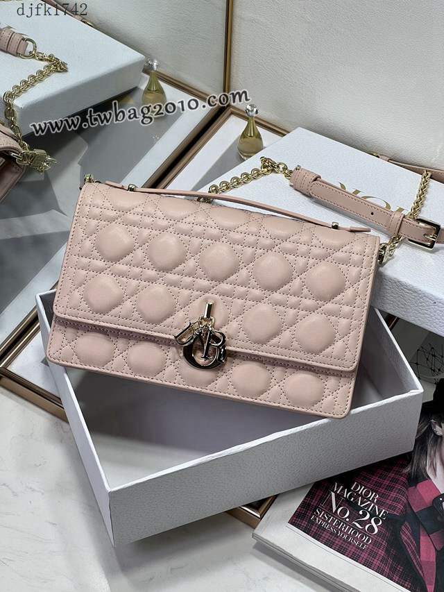 Dior专柜新款迪奥高仿原单中号珍珠链条手拿包 djfk1742