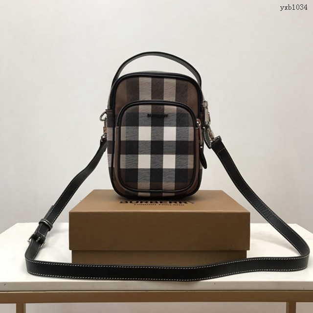 Burberry專門店新款條紋網紋尼龍背帶斜挎男包 巴寶莉男士斜背包 yxb1034