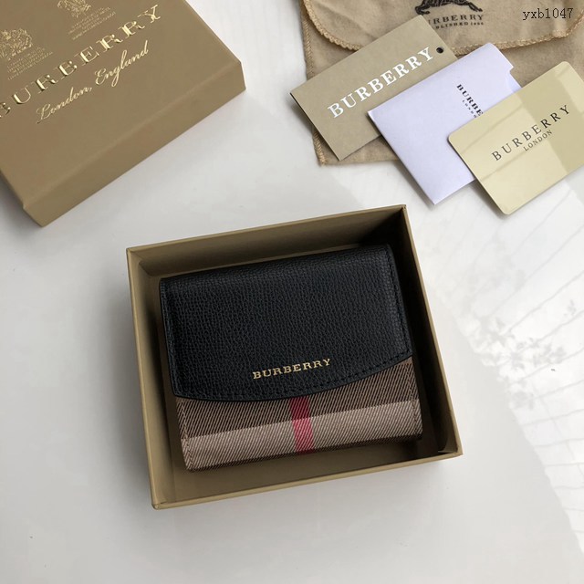 Burberry專門店新款手掌紋牛皮配格紋女士短夾錢包 巴寶莉經典款翻蓋短夾 yxb1047
