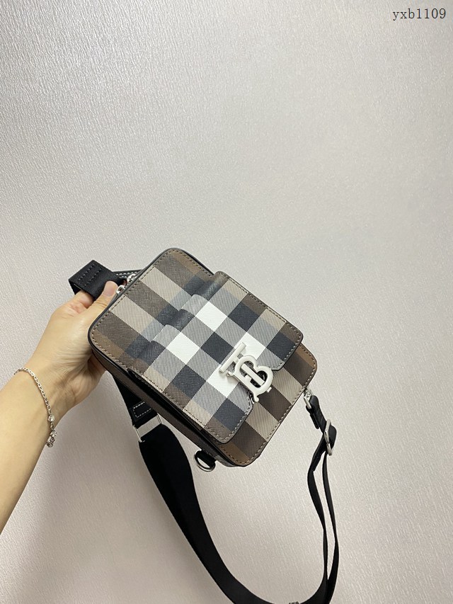 Burberry專門店新款男士斜背包 巴寶莉腰包當胸包斜跨包 yxb1109
