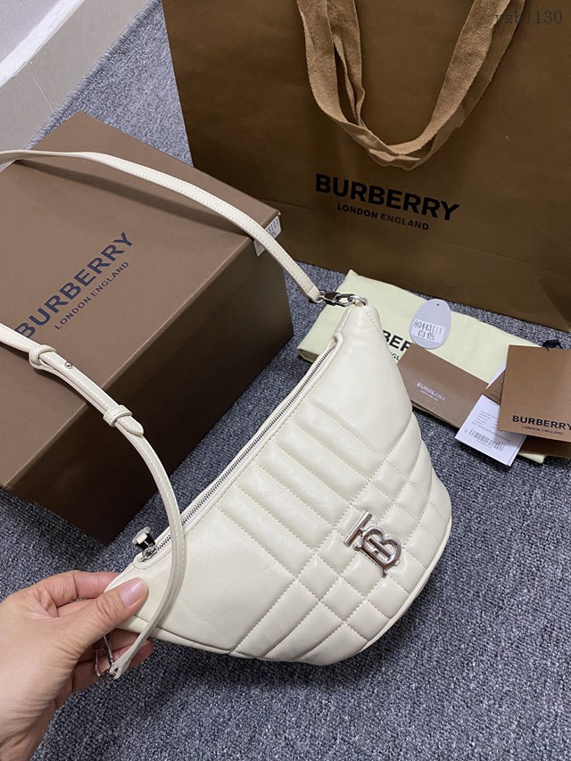 Burberry專門店新款絎縫腰包 巴寶莉羔羊皮新月形斜挎腰包 yxb1130