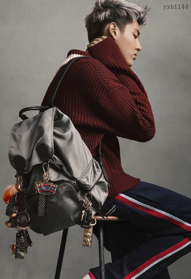Burberry專門店新款大號The Rucksack軍旅背包 巴寶莉男士雙肩背包大書包 yxb1144