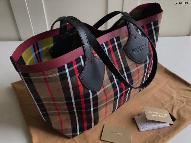 Burberry專門店新款帆布格紋圖案手提購物女包 巴寶莉雙面兩用托特包購物袋 yxb1349