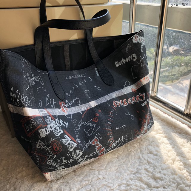 Burberry專門店新款雙面兩用托特包 巴寶莉塗鴉圖案手提購物袋 yxb1359