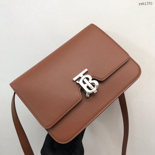 Burberry專門店新款中號TB專屬標識皮革鎖扣包 巴寶莉經典爆款皮革單肩斜背女包 yxb1370