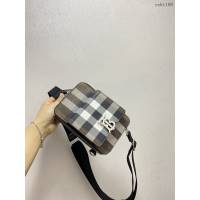 Burberry專門店新款男士斜背包 巴寶莉腰包當胸包斜跨包 yxb1109