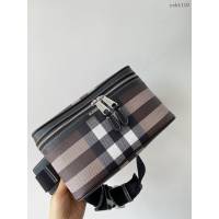 Burberry專門店新款立挺版型的腰包 巴寶莉格紋環保帆布斜背腰包 yxb1110