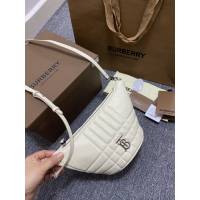 Burberry專門店新款絎縫腰包 巴寶莉羔羊皮新月形斜挎腰包 yxb1130