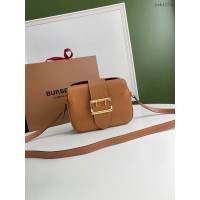 Burberry專門店新款搭扣包 巴寶莉粒紋皮革單肩斜挎女包 yxb1274