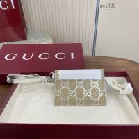 Gucci專櫃2026新款老花卡夾名片夾 古馳Emblem系列銀色印花卡包 819121  gc1029