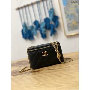 Chanel專櫃2022p新款口紅包 81222克 香奈兒小金球羊皮化妝包 djc4596