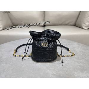 Dior专柜新款迪奥顶级原单黑色30Montaigne迷你抽绳水桶包 djfk1174
