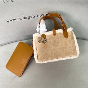 Dior专柜新款迪奥顶级原单Toujours系列小号M2822麂皮毛绒托特手提包 djfk1186
