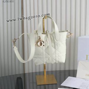 Dior专柜新款迪奥高仿原单原厂级Toujours竖版系列小号白色M2835菜篮子 djfk1455