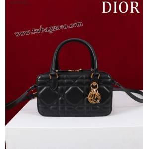 Dior专柜2024新款迪奥高仿原单迷你小方包蒙田30系列迷你医生包 djfk1481