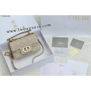 Dior专柜2024新款迪奥高仿原单小牛皮Cannage藤格纹珍珠包斜挎包 djfk1662