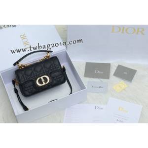 Dior专柜2024新款迪奥高仿原单小牛皮Cannage藤格纹珍珠包斜挎包 djfk1664