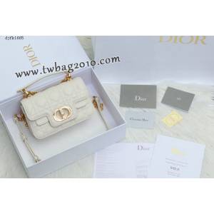 Dior专柜2024新款迪奥高仿原单小牛皮Cannage藤格纹珍珠包斜挎包 djfk1665