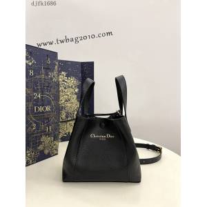 Dior专柜新款迪奥高仿原单Signature系列水桶包 djfk1686