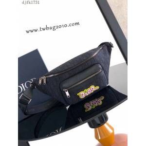 Dior专柜新款AND KAWS限定系列迪奥高仿原单Rider2.0拉链式腰包 djfk1731