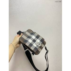 Burberry專門店新款男士斜背包 巴寶莉腰包當胸包斜跨包 yxb1109