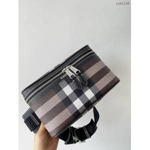 Burberry專門店新款立挺版型的腰包 巴寶莉格紋環保帆布斜背腰包 yxb1110