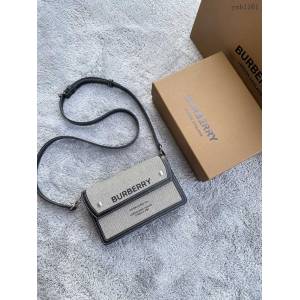 Burberry專門店新款精巧斜背包 巴寶莉品牌Horseferry印花女士肩背包 yxb1161
