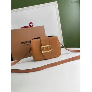 Burberry專門店新款搭扣包 巴寶莉粒紋皮革單肩斜挎女包 yxb1274