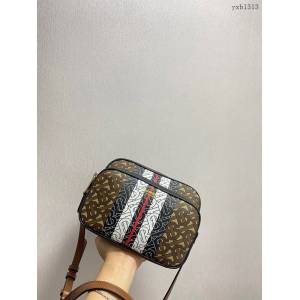 Burberry專門店新款TB相機包 巴寶莉男女款小斜挎包 yxb1313