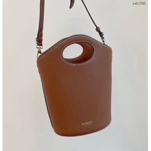 Burberry專門店新款水桶 巴寶莉明線皮革手提肩背女款水桶包 yxb1348