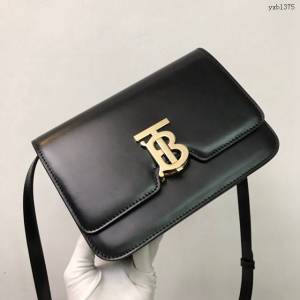 Burberry專門店新款小號TB專屬標識皮革鎖扣包 巴寶莉經典爆款皮革單肩斜背女包 yxb1375
