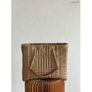 Burberry專門店新款羔羊皮絎縫購物袋 巴寶莉鏈條雙肩帶肩背女包 yxb1385