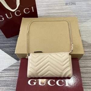 Gucci專櫃2025秋冬系列小號單肩斜挎包 古馳Marmont系列絎縫V型鏈條包 847589  gc1284